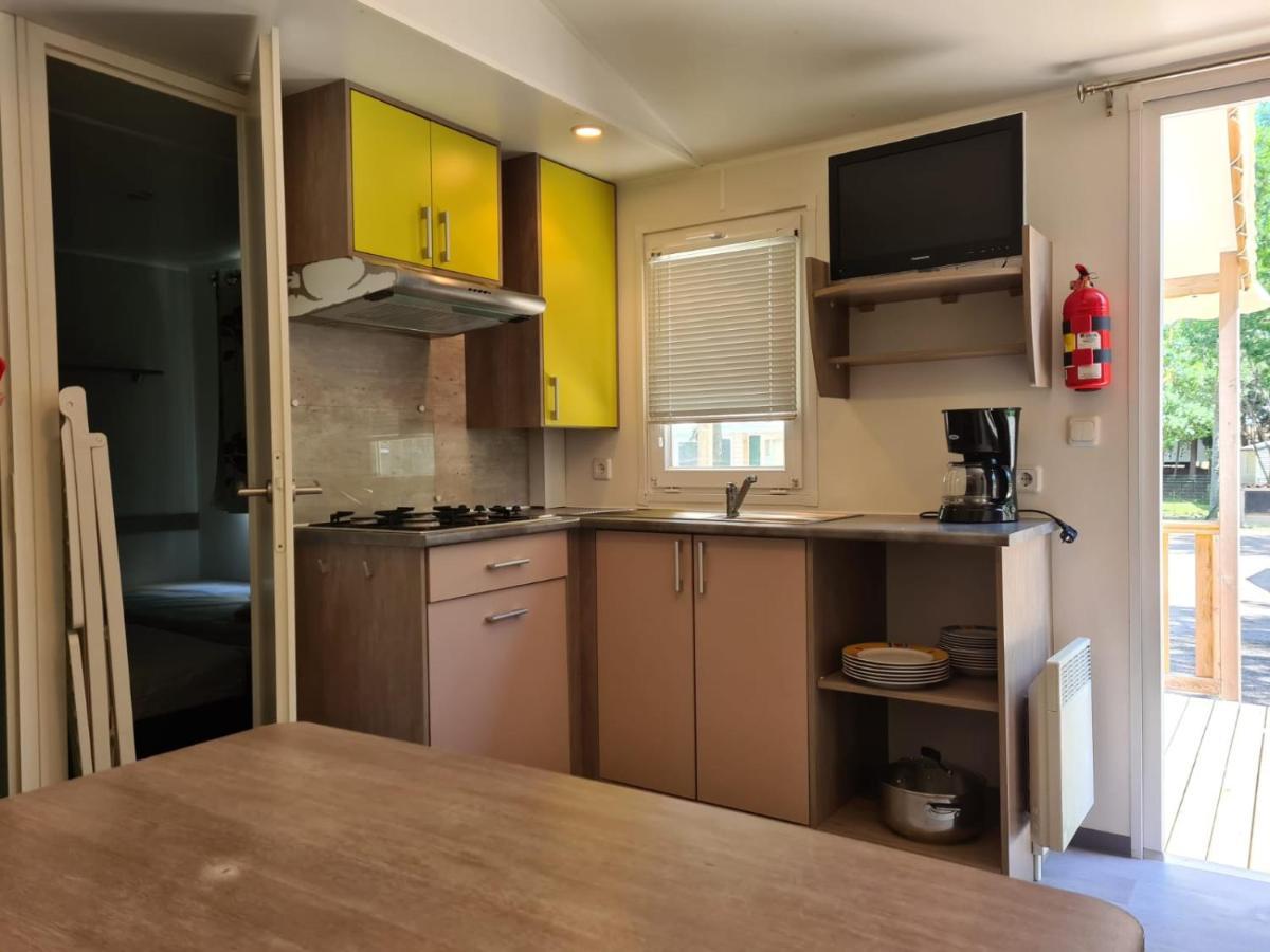 Mobil Home Camping Des 7 Fonts Agde Exterior photo